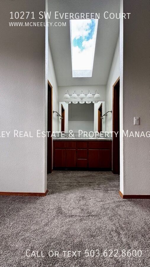 Building Photo - 10271 SW Evergreen Ct