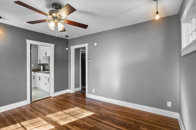 Building Photo - 1 Bedroom 1 Bath Duplex in the Heart of Auburn