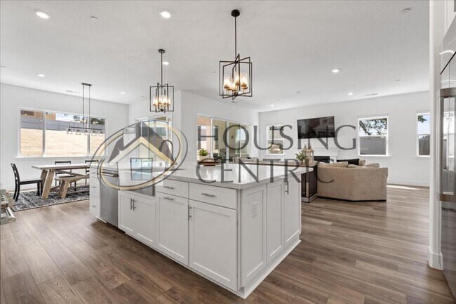 Building Photo - Modern & Elegant Living in Emerald Peak, E...
