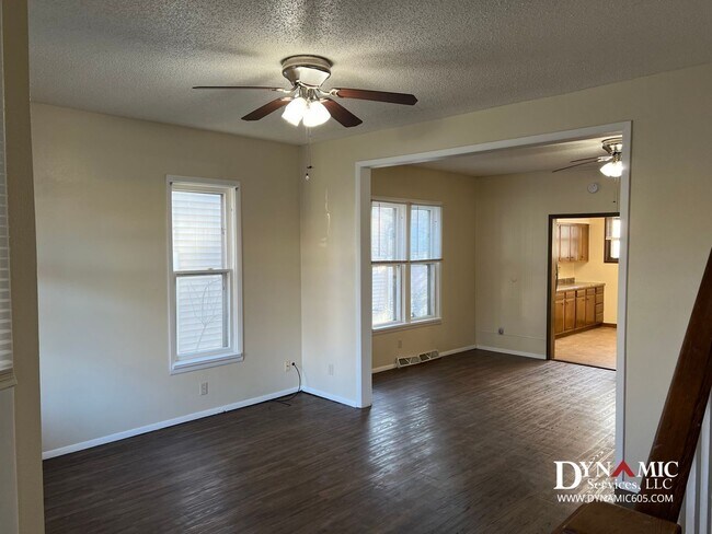 Building Photo - 813-815 S Summit Ave