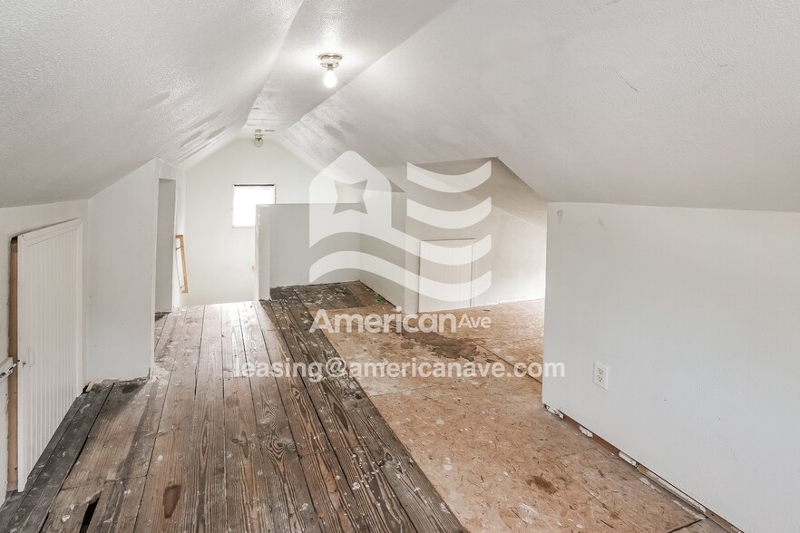 Building Photo - 2708 Wyndale Rd