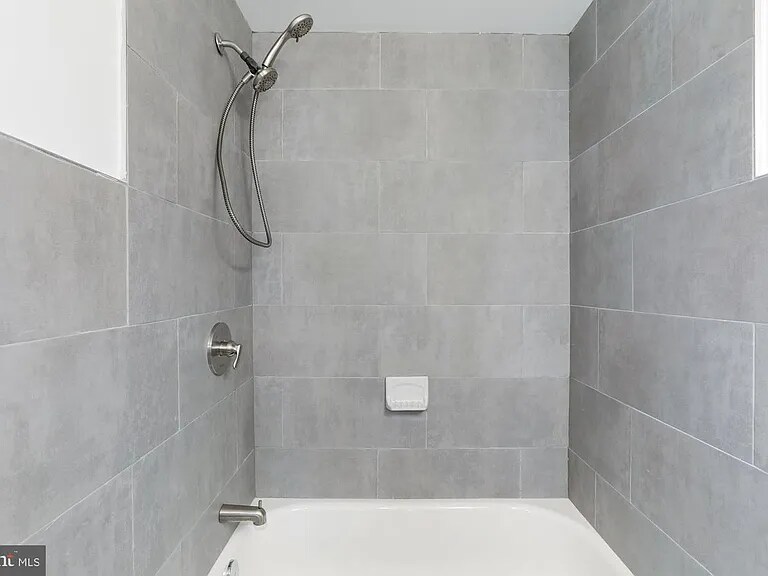 Building Photo - 811 Thayer Ave