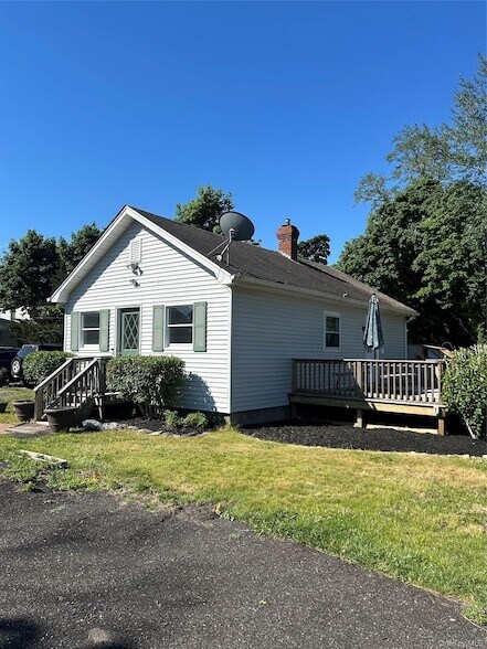 Building Photo - 1572 Main Rd