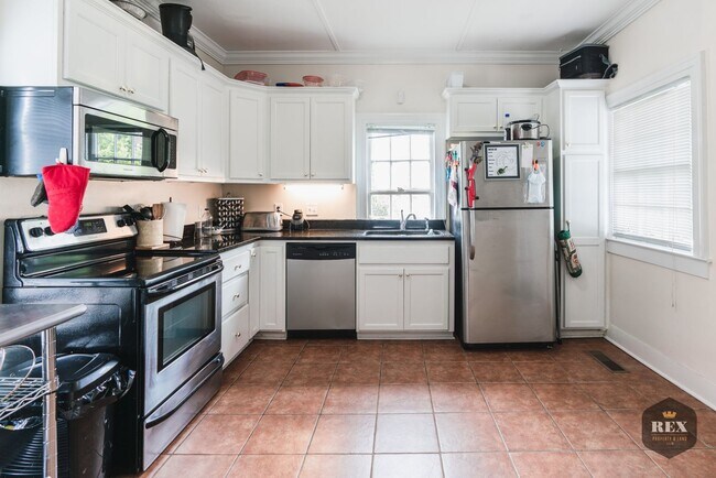 Building Photo - 411 11th St