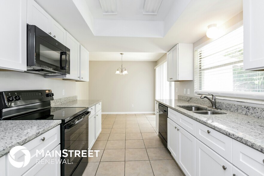 Building Photo - 5695 Oak Hill Manor Dr