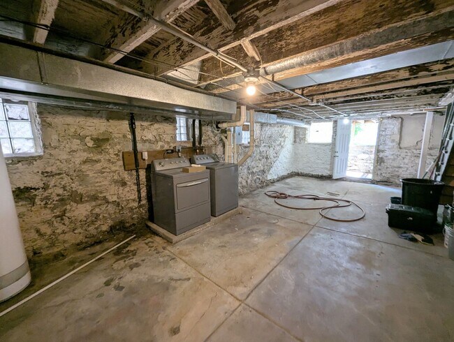 Building Photo - 3339-41 Salena