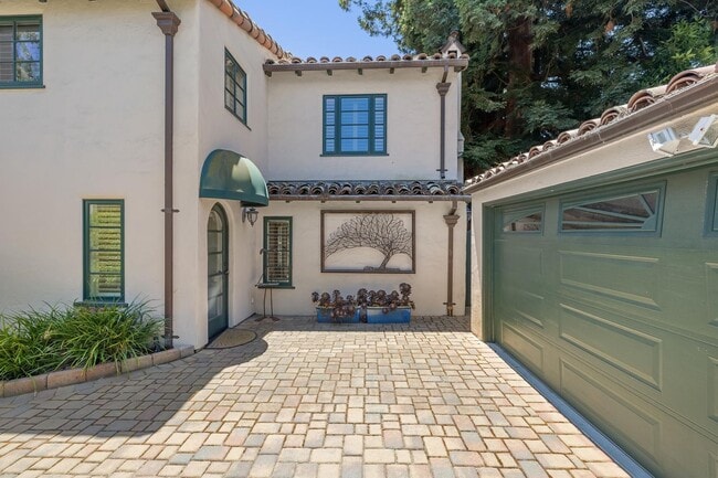 Building Photo - Mediterranean Beauty in Crescent Park – 5B...