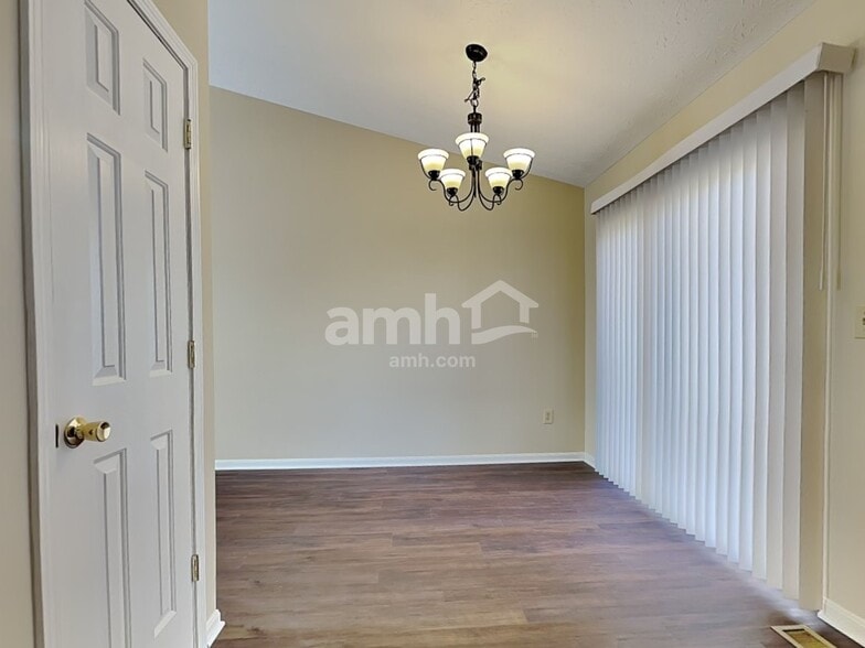 Building Photo - 7 Grouse Dr