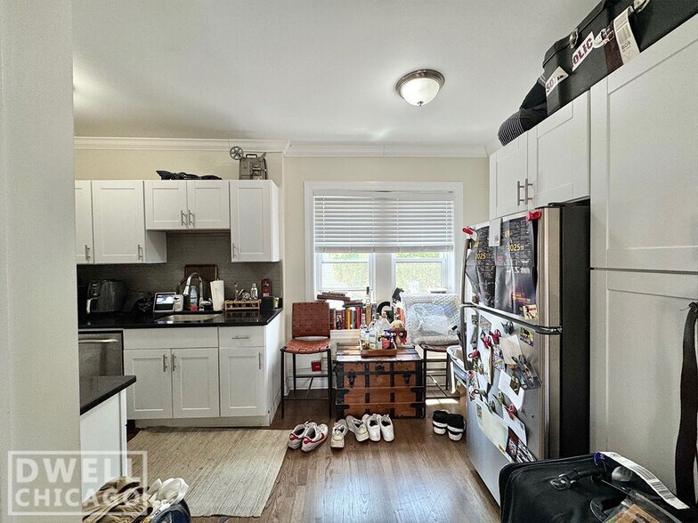 Building Photo - 3826 N Greenview Ave