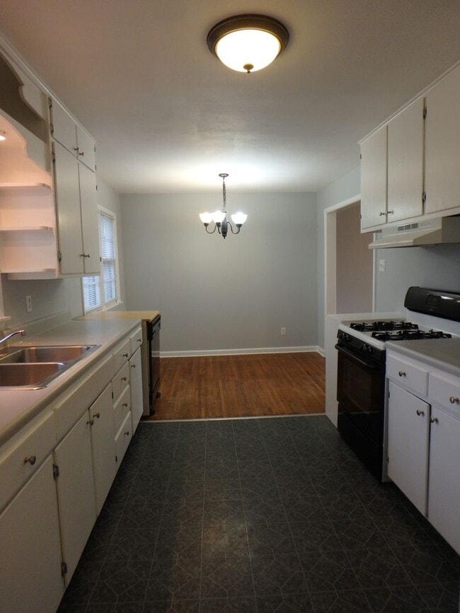 Building Photo - Adorable 3 Bedroom Home!