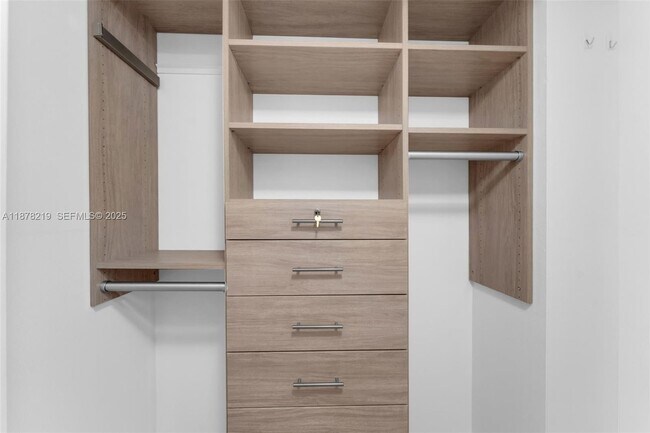 Building Photo - 13951 Kendale Lakes Cir