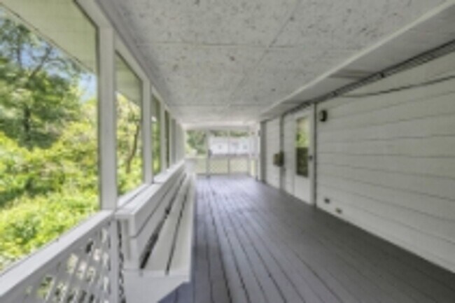 Building Photo - Beautiful update home in East Ridge