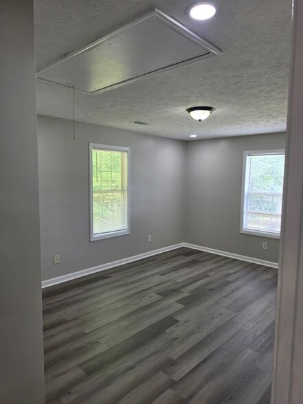 Building Photo - 515 Baron Dr