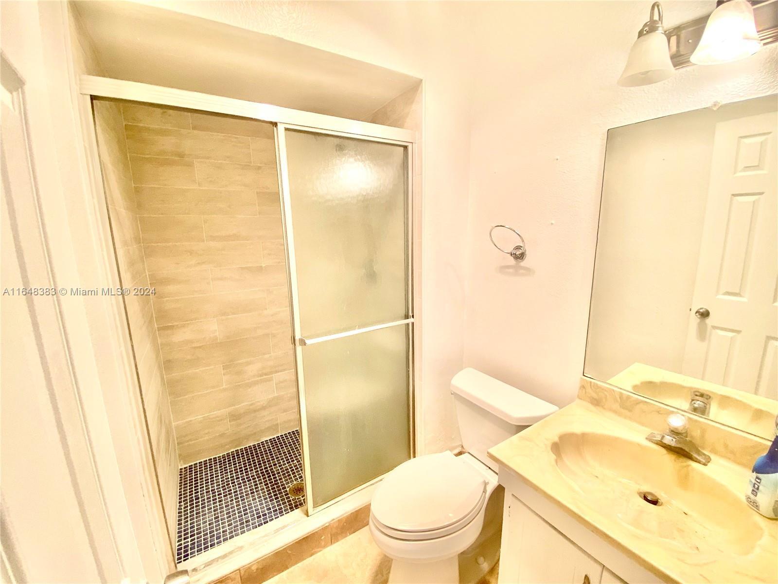 Building Photo - 2500 SW 81st Ave
