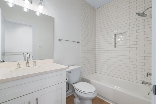 Building Photo - 5710 Elysian St