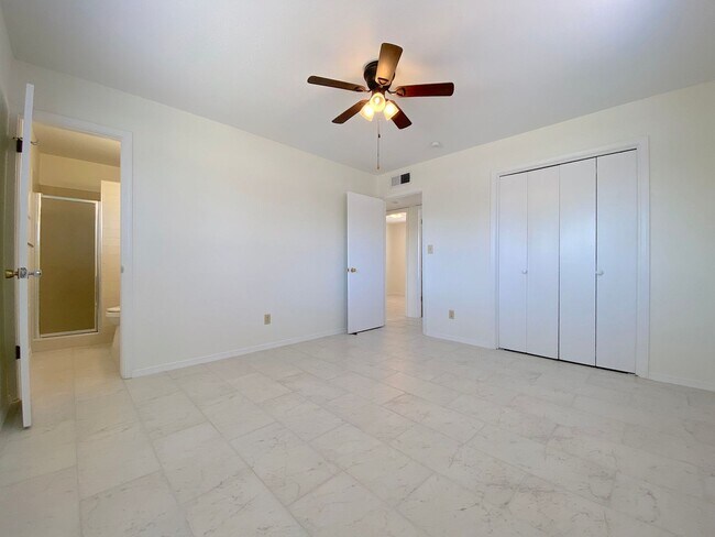Building Photo - 5012 Salem Dr