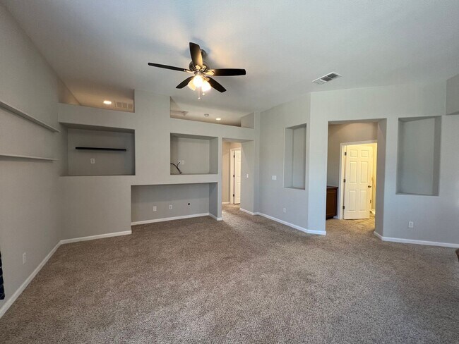 Building Photo - Livingston: $2450 3 Bedroom 2 Bathroom Sin...