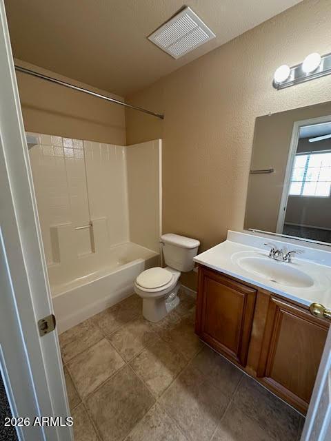 Building Photo - 2834 E Tracy Ln