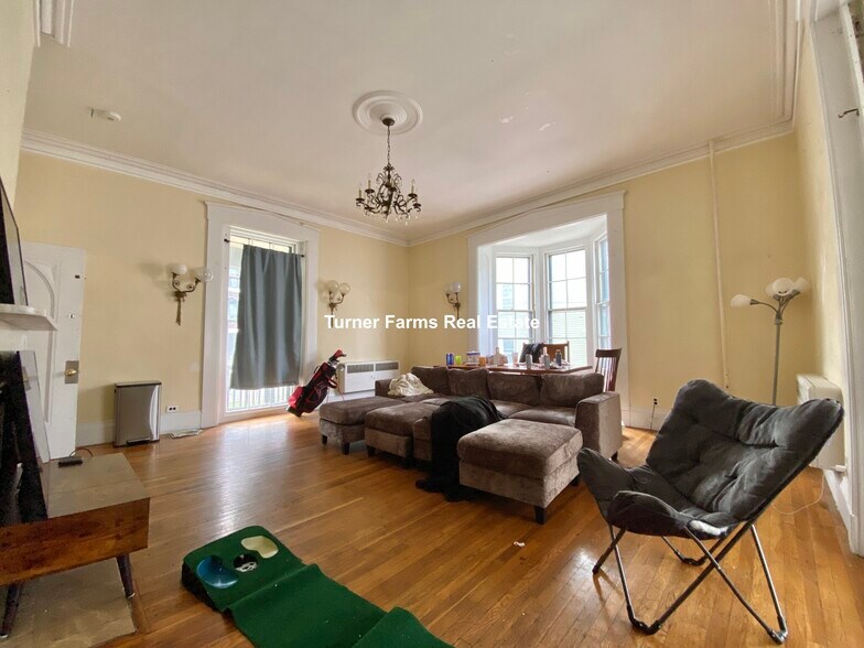 Building Photo - 139 Hillside St