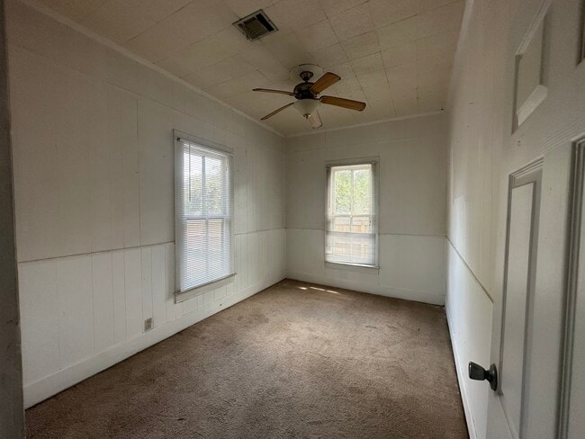 Building Photo - 205 Henry St