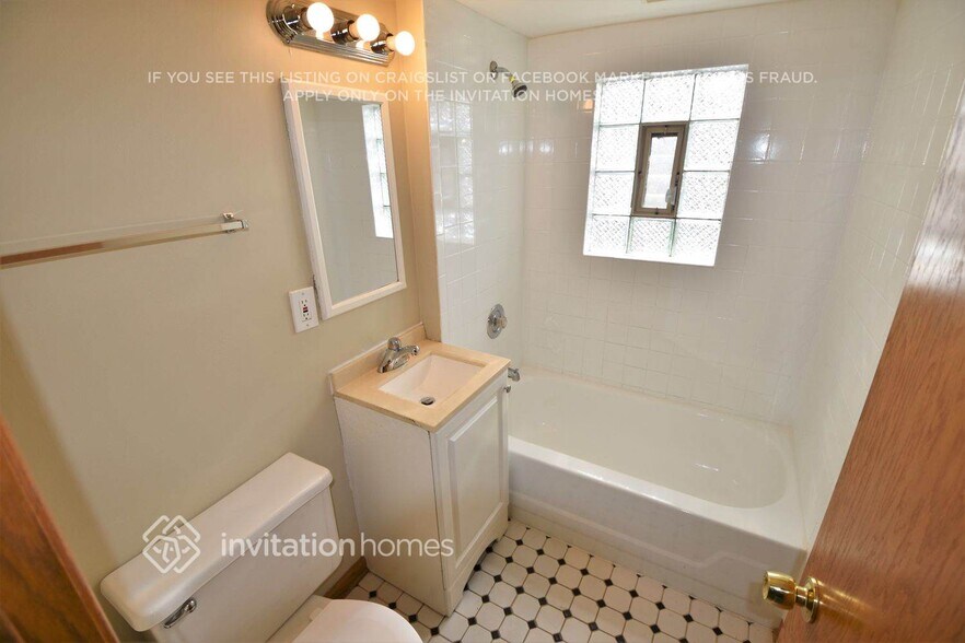 Building Photo - 9318 S 78th Ave