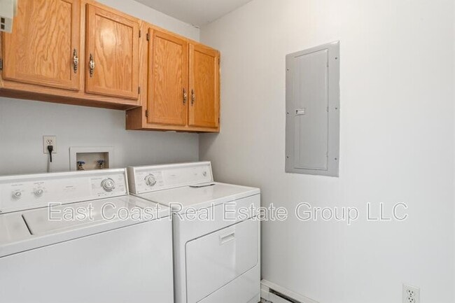 Building Photo - 257 School House Dr