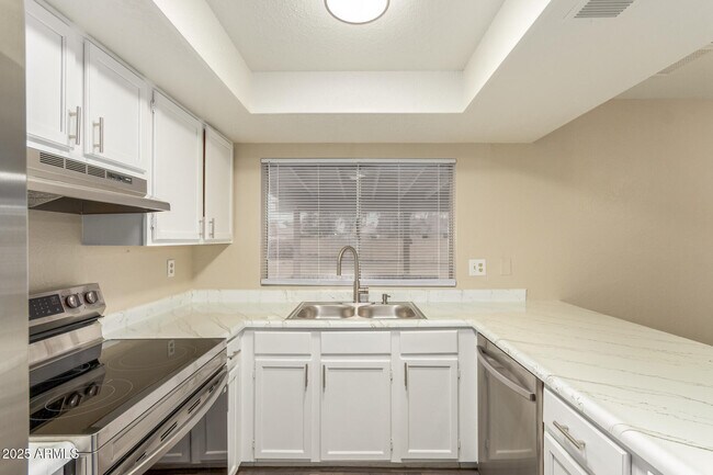 Building Photo - 16043 N 30th Ave