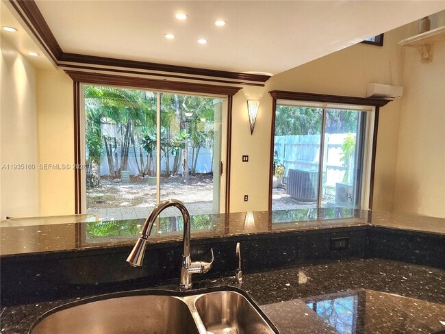 Building Photo - 21028 NE 34th Ct