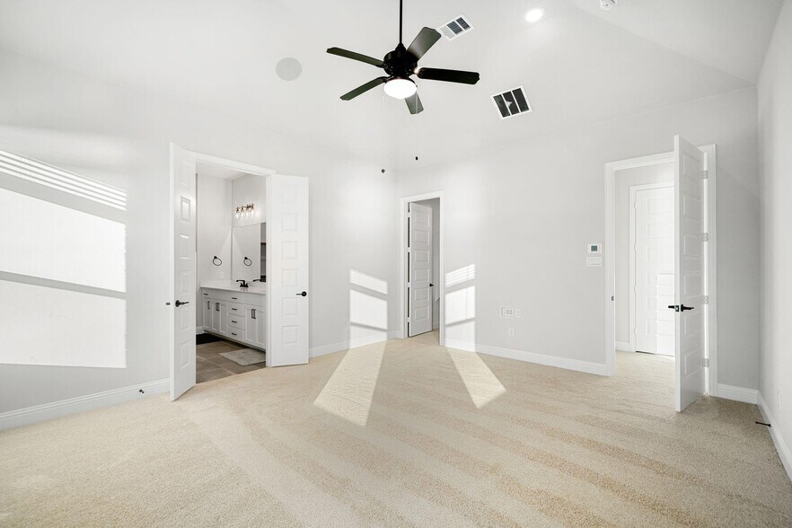 Building Photo - 2300 Fairwater Mews