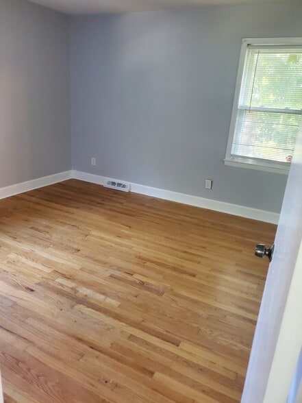 Building Photo - 2801 Dalecrest Dr