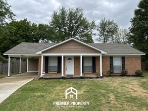 Building Photo - Charming 3BR/2BA in Southaven | Hardwood Floors & Large Fenced Backyard
