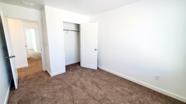 Building Photo - 1043 E Batten Ct