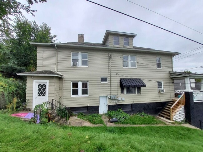 Building Photo - 277 E Spring St