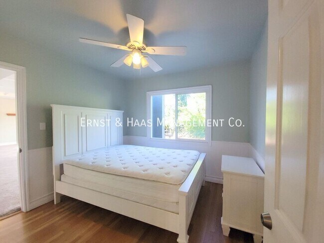 Building Photo - 869 E Kallin Way