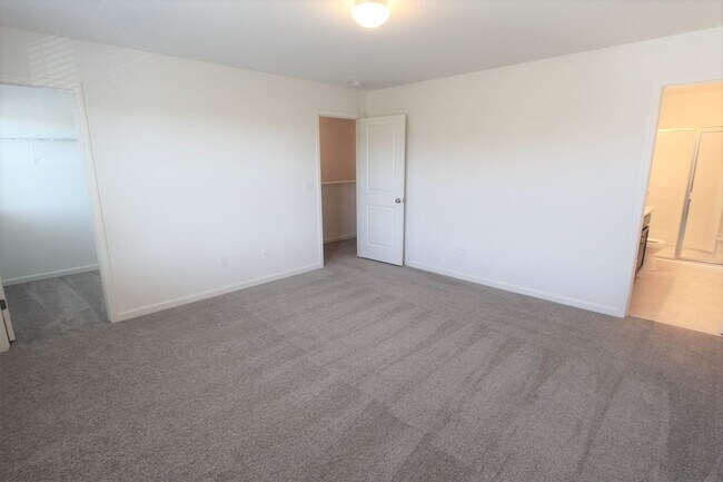 Building Photo - BEAUTIFUL 3 Bedroom Townhome Bonterra Village AVAILABLE MARCH 2026