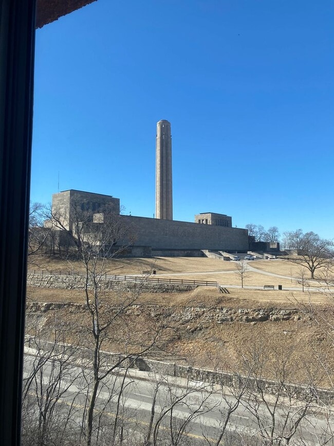 Building Photo - Santa Fe Condo- NEWLY REMODELED & MOVE-IN READY!!