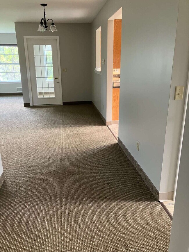Building Photo - 2 Bedroom Townhome in Fairport Available October 1!