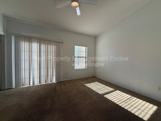 Building Photo - 1702 E Bell Rd