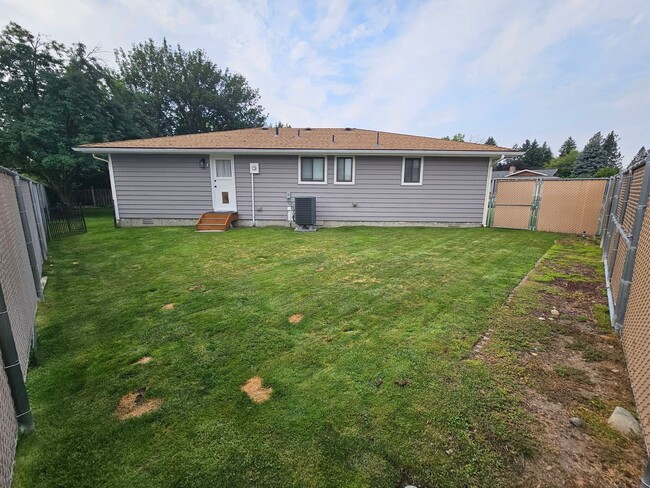 Building Photo - Beautifully Remodeled Home in the Valley