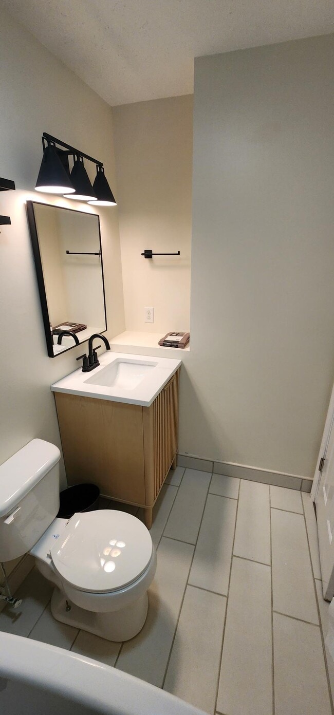 Building Photo - 6054 Southbay Dr