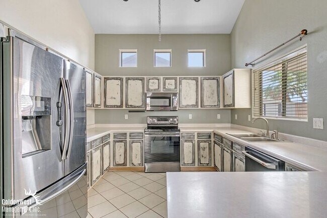 Building Photo - Luxurious 4Bdm 2.5Ba Home with Expansive Backyard in Mesa