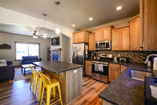 Building Photo - 7878 N Hibiscus Ln