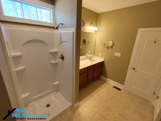 Building Photo - 279 Weaver Ridge Rd