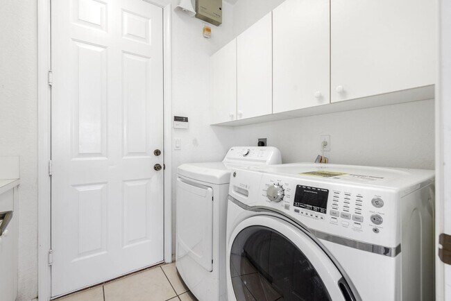 Building Photo - 102 Ibisca Terrace