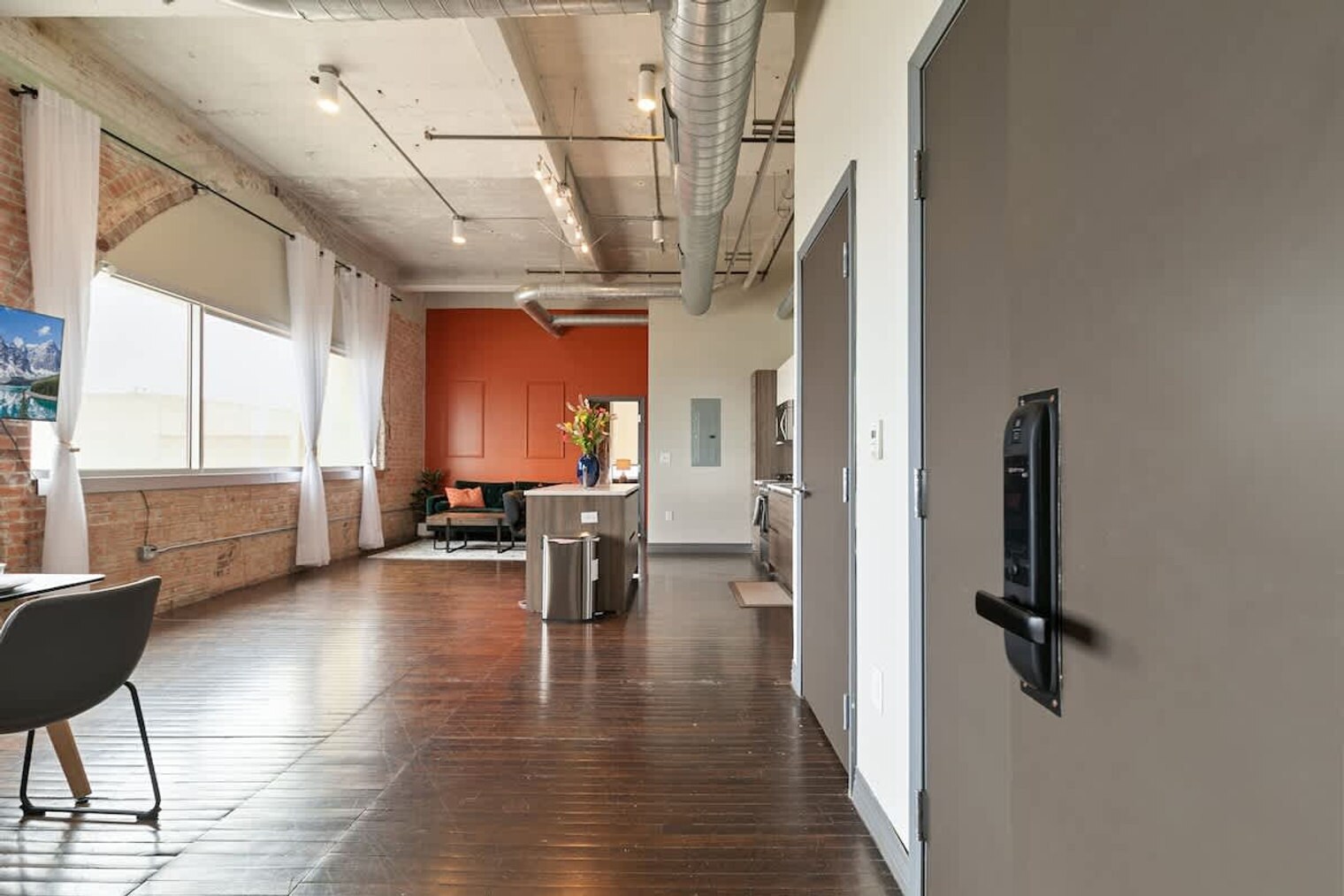 Building Photo - 500 S Ervay St