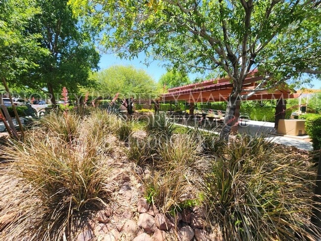 Building Photo - BEAUTIFUL 3 Bedroom WESTPARK CONDO IN SUMM...