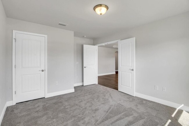 Building Photo - 3840 Redbud Wy