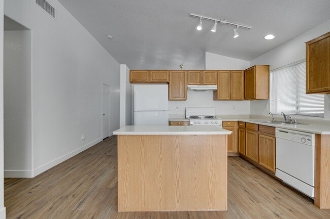 Building Photo - Charming Single-Story in Silverado Ranch!