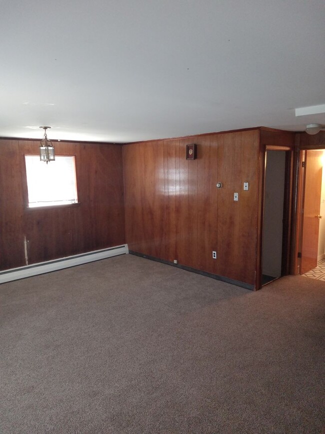 Building Photo - 3BR 1.5 bath twin in LANSDALE!