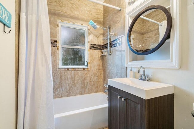 Building Photo - 5301 N Flagler Dr